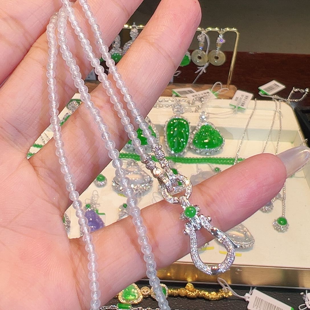 翡翠18K金镶嵌项链翡翠