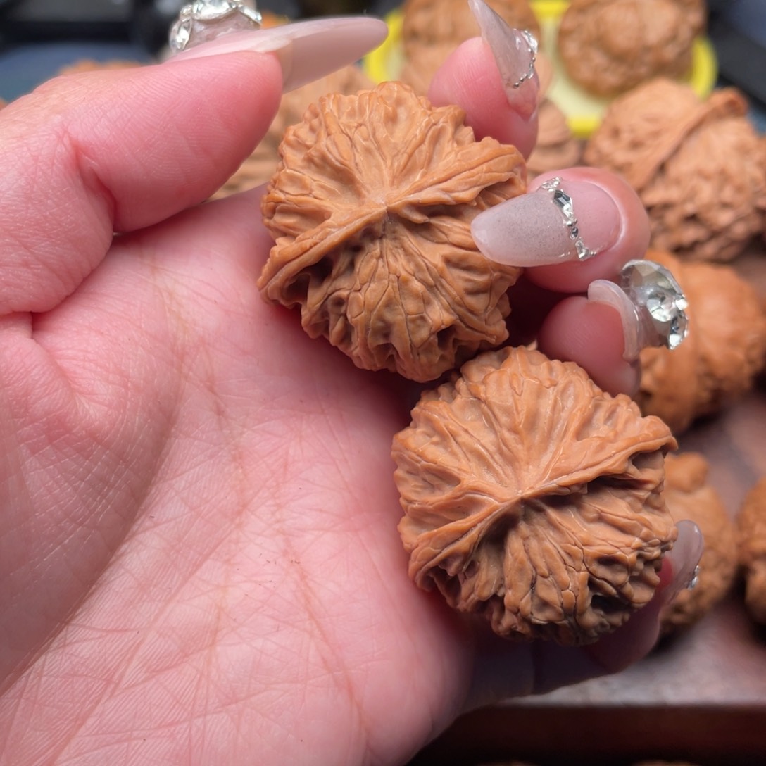 文玩核桃吊坠全品，红皮肉球苹果园36