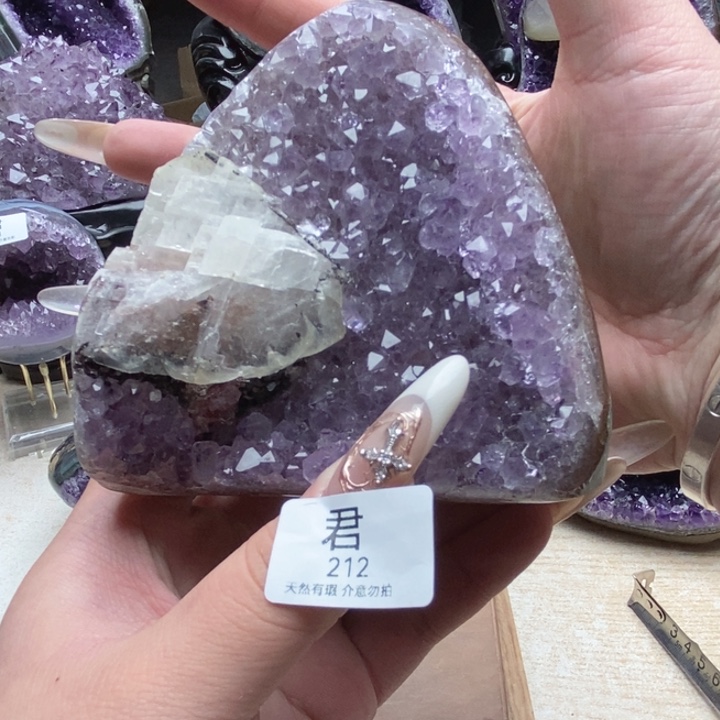 紫晶未镶嵌大型摆件（非配饰）