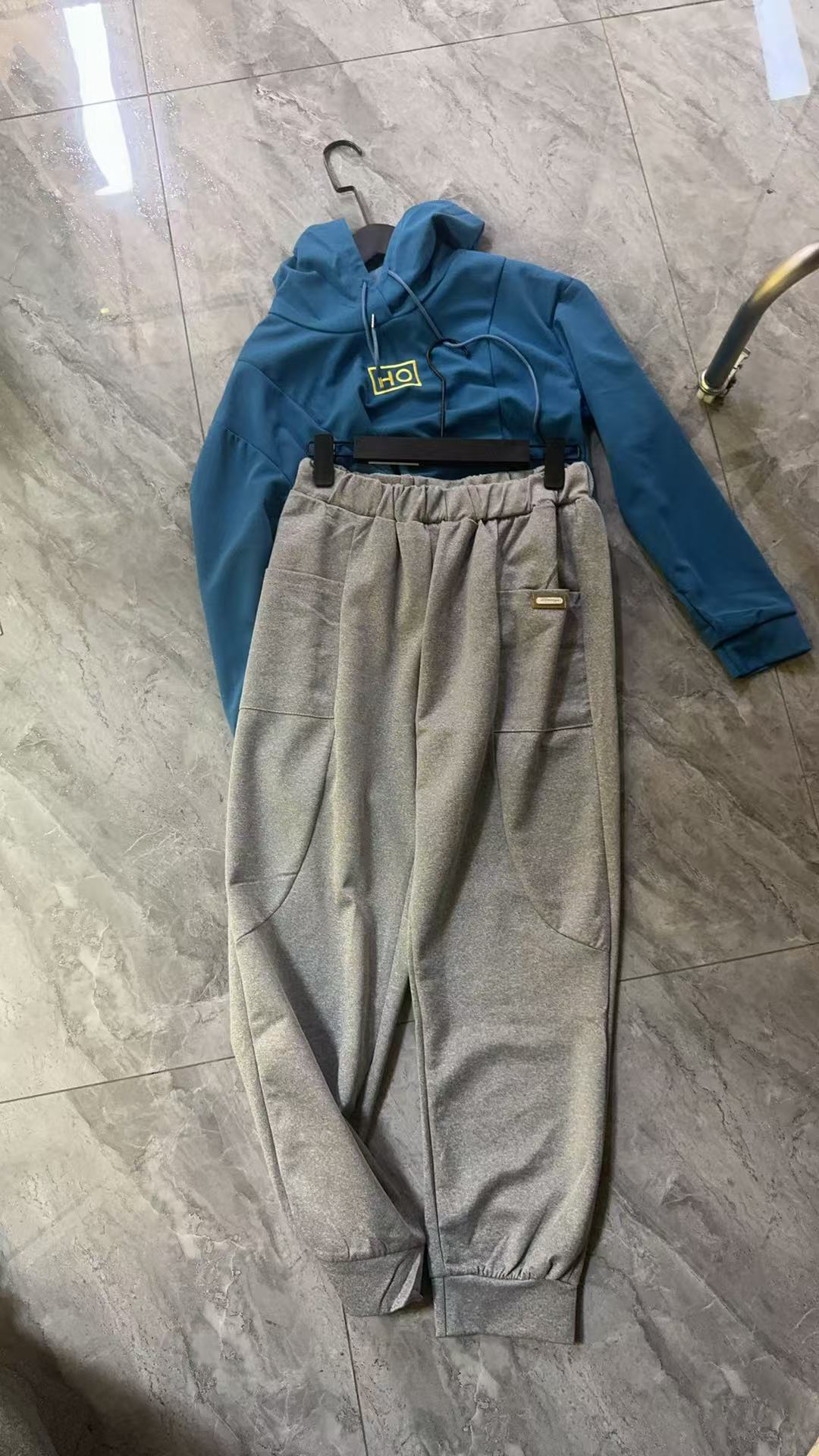 时尚潮流显瘦加厚女士休闲套装设计舒适百搭