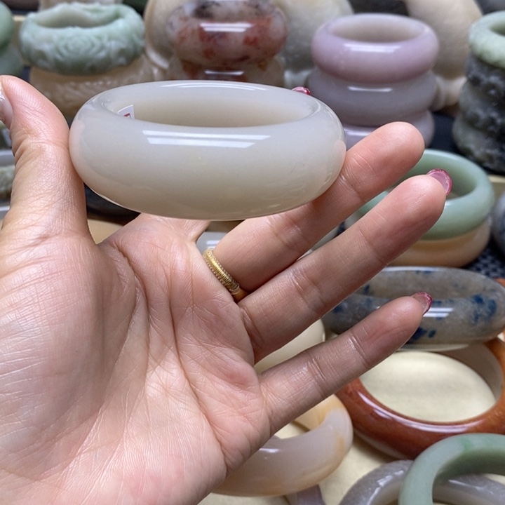 石英岩玉手镯未镶嵌