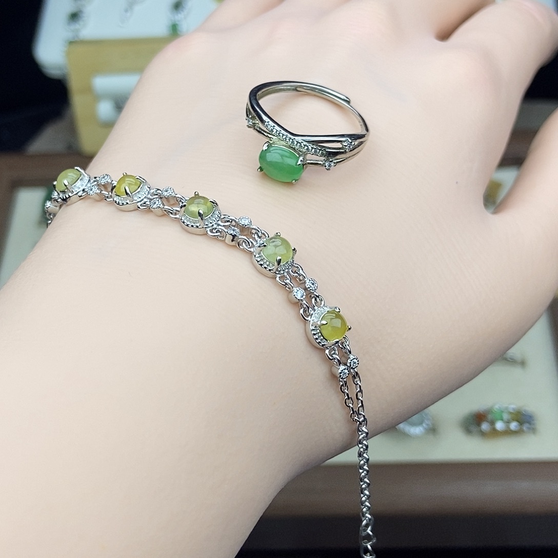 豆***笼翡翠银S925镶嵌戒指