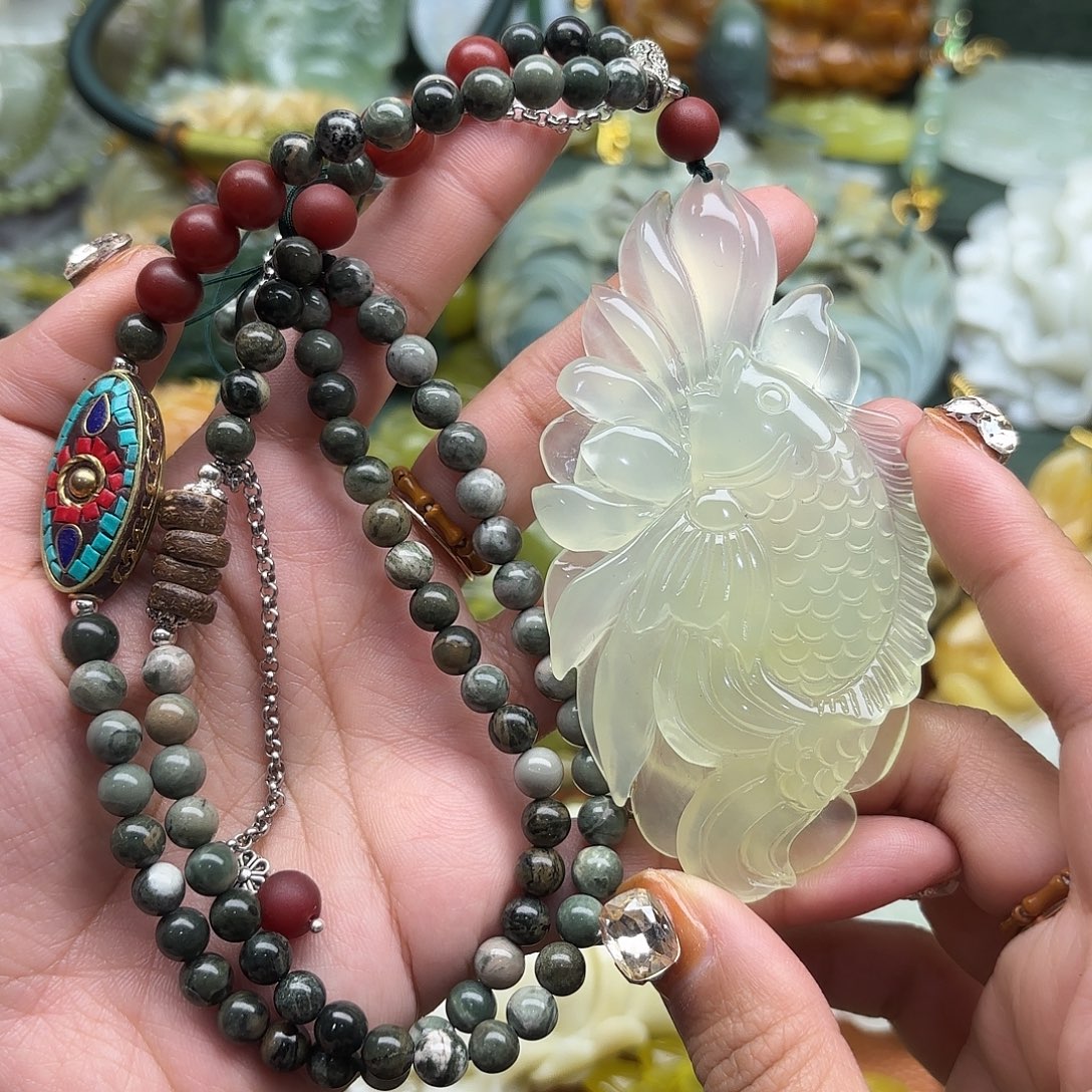 蛇纹石玉合金颈饰