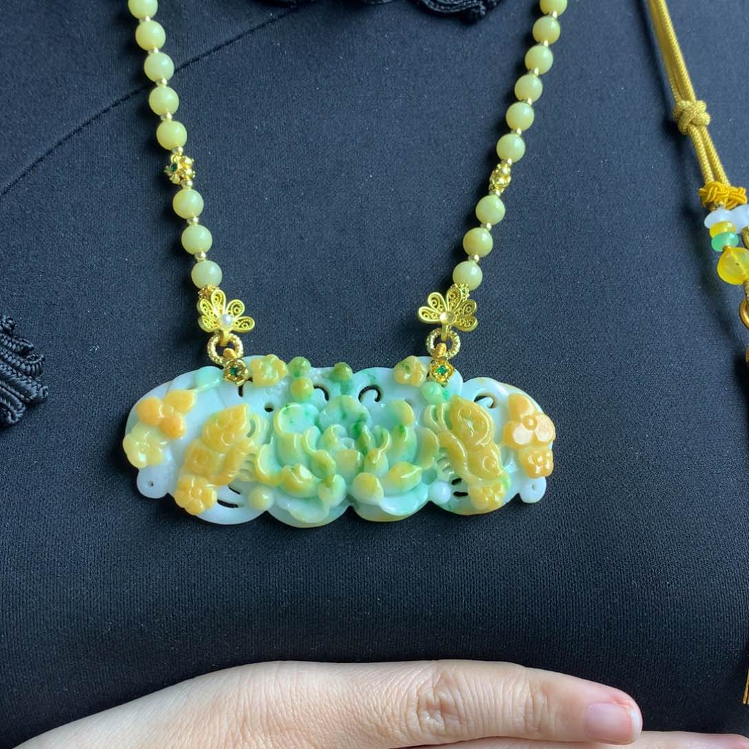 翡翠颈饰未镶嵌翡翠