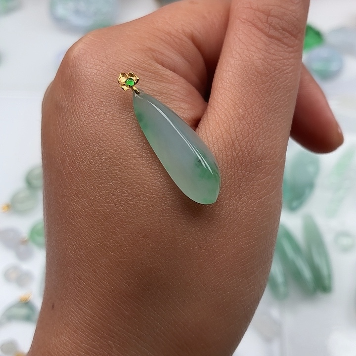 翡翠未镶嵌颈饰纯A