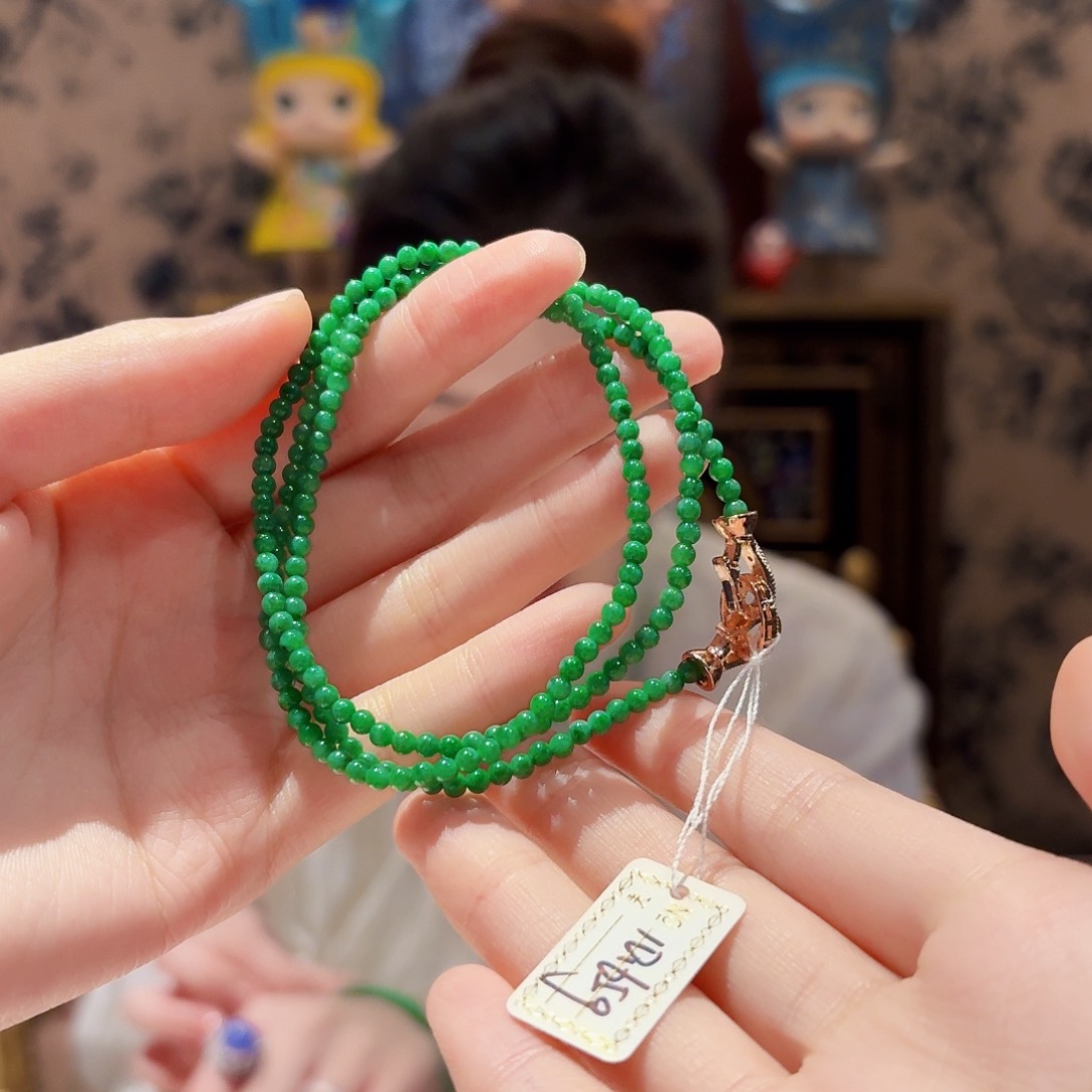 翡翠未镶嵌颈饰多样性发其一