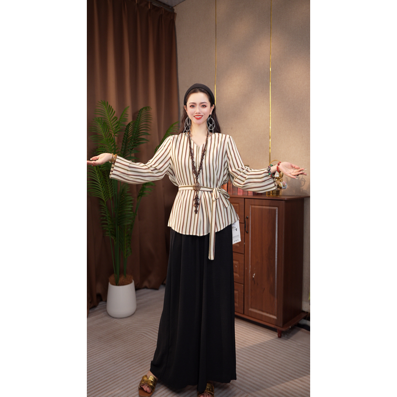 047/ J 白底黑条纹时尚高级气质漂亮上衣