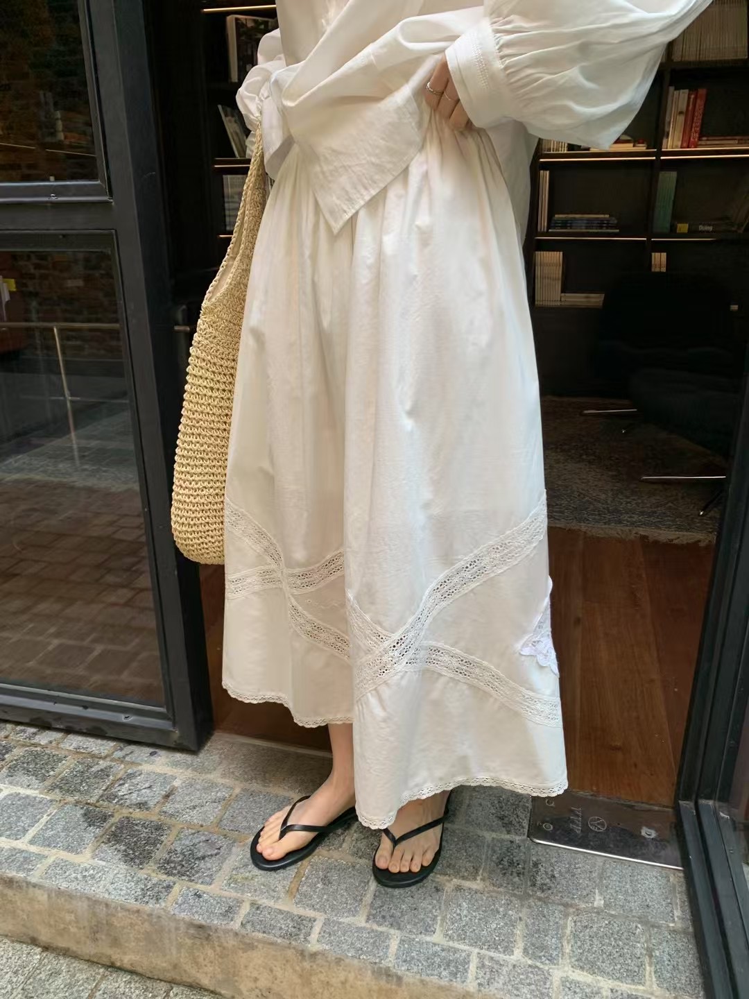 蘑菇姐姐精致刺绣白色半裙