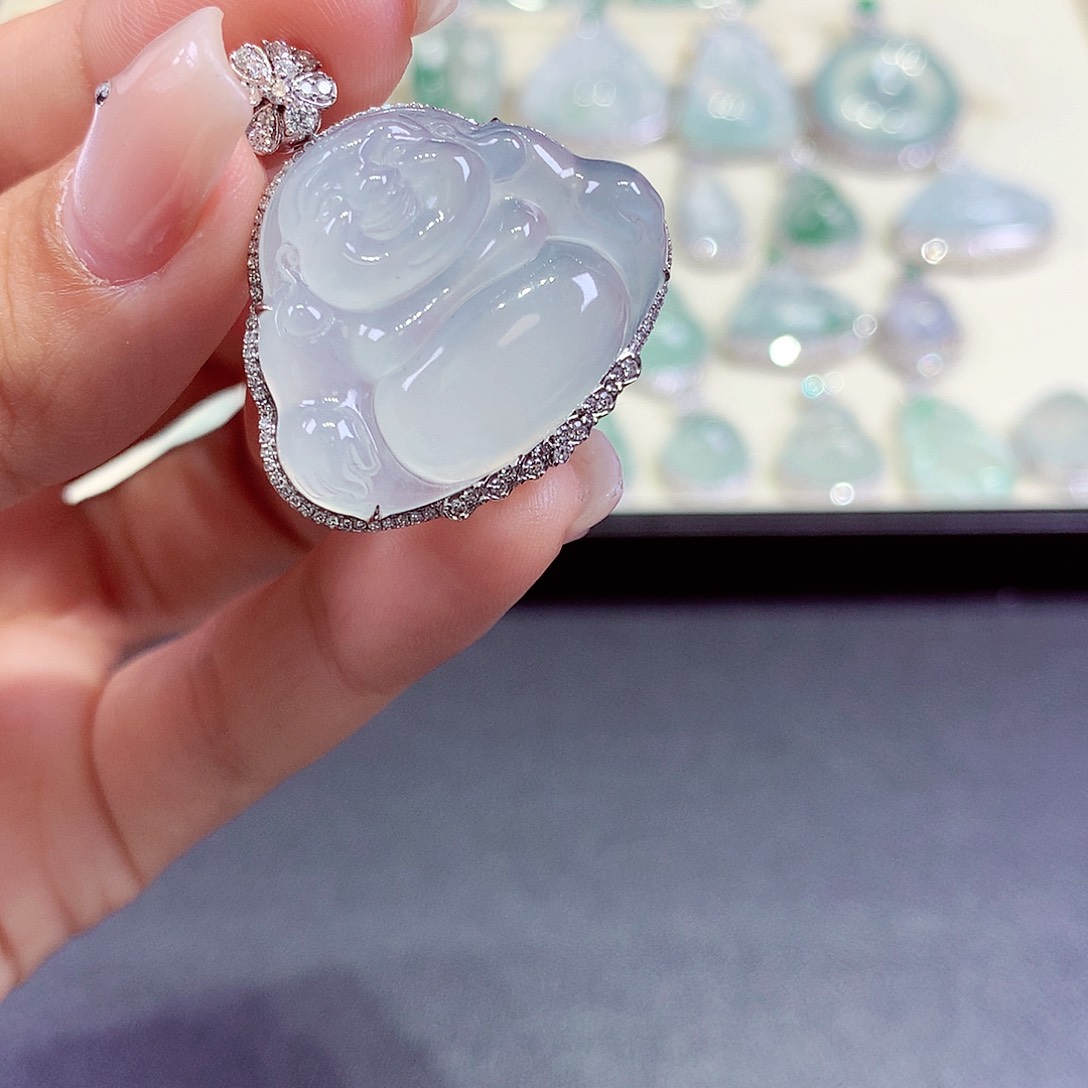 翡翠18K金镶嵌颈饰翡翠