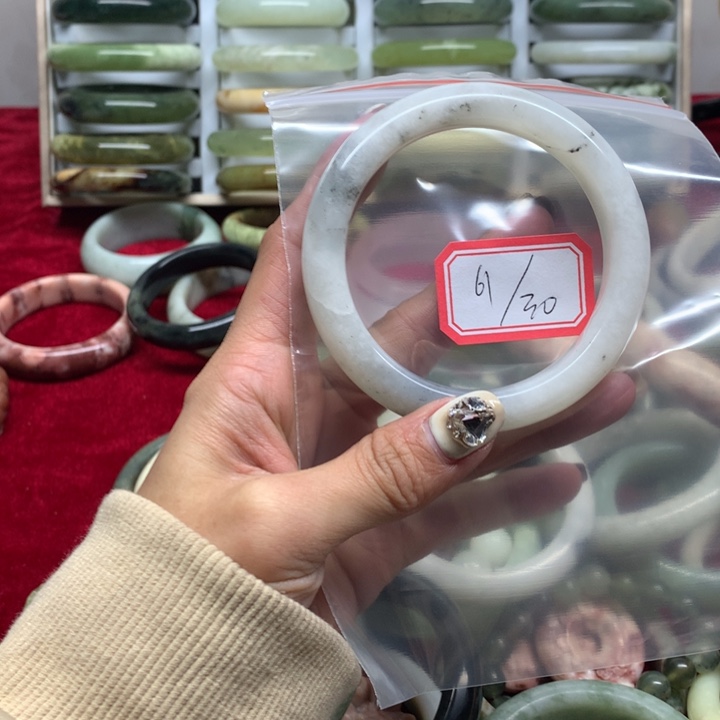 未镶嵌蛇纹石玉手镯一**光30