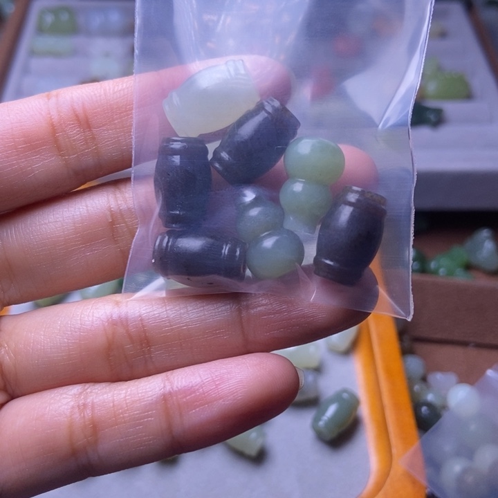 暖****和田玉未镶嵌手链