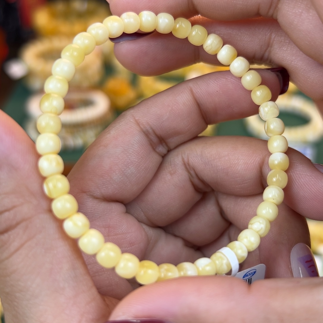 琥珀裸石未镶嵌jjbbhhhhhhjjjjj