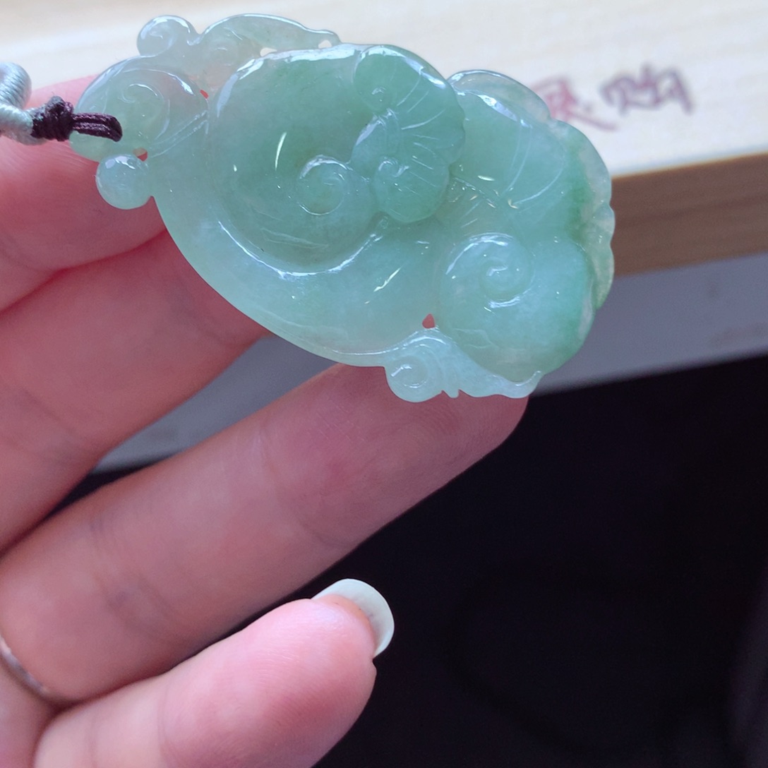 翡翠颈饰未镶嵌吊坠