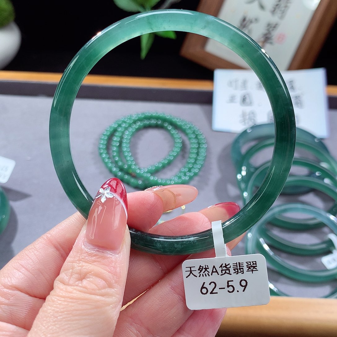 翡翠手镯（圆镯）未镶嵌