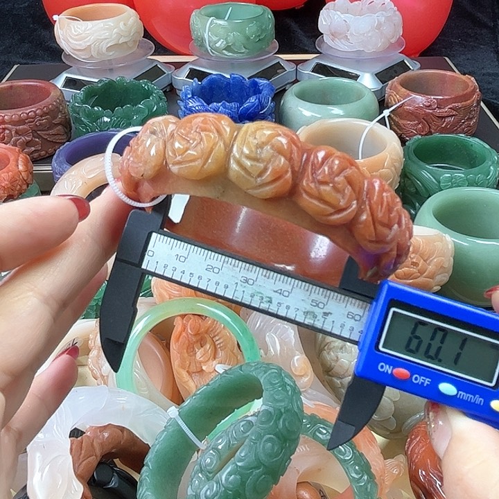 石英质玉手镯未镶嵌