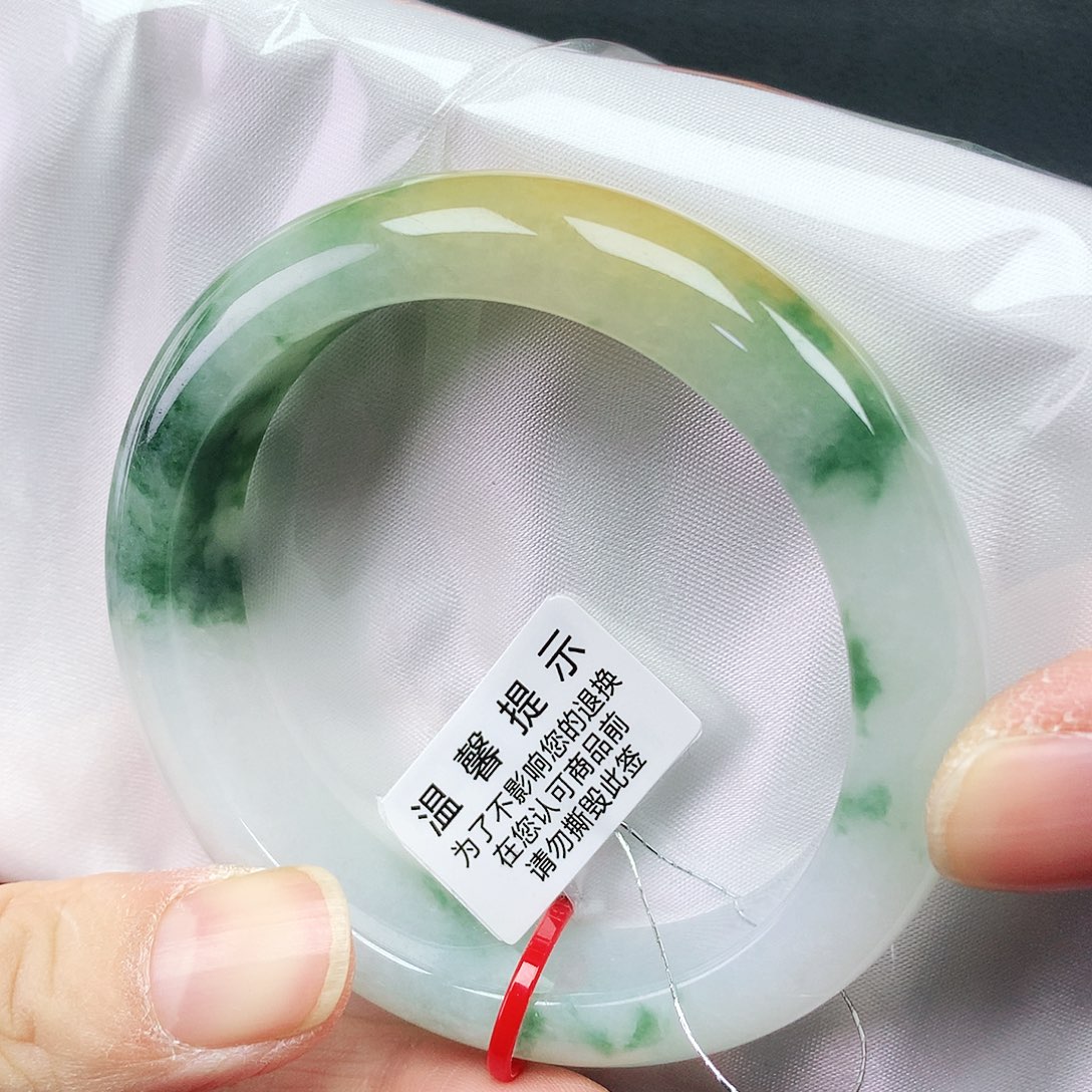 翡翠手镯未镶嵌52圈