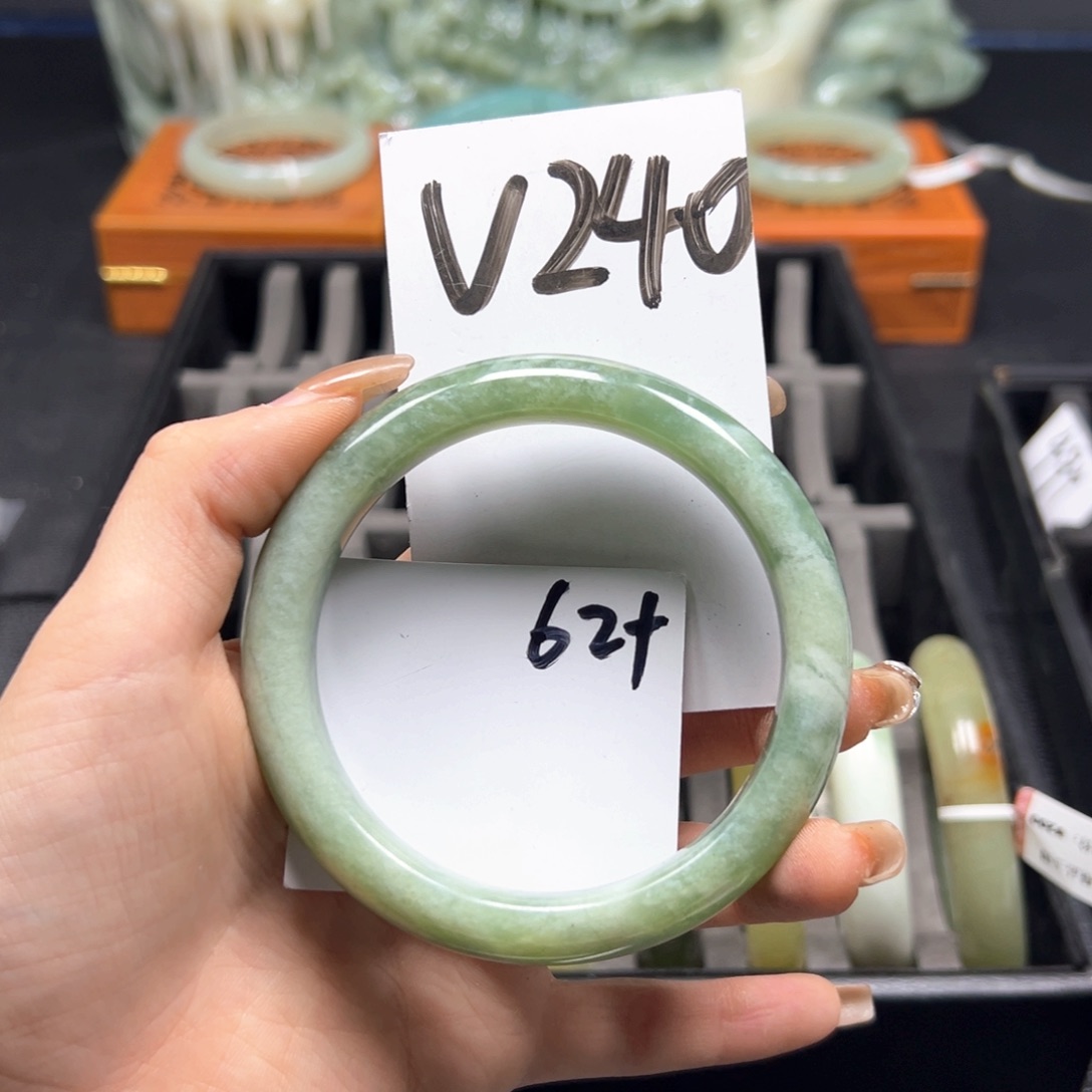 蛇纹石玉手镯未镶嵌