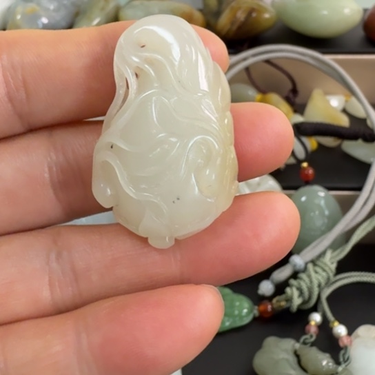 和田玉（糖玉）未镶嵌颈饰