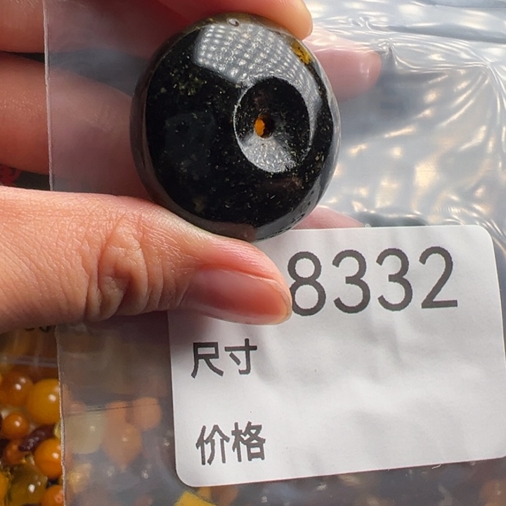 未镶嵌琥珀珠宝奇石