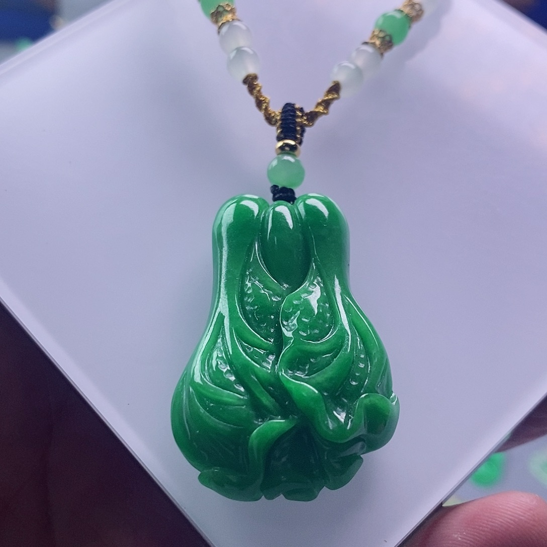 翡翠未镶嵌吊坠(赠链)