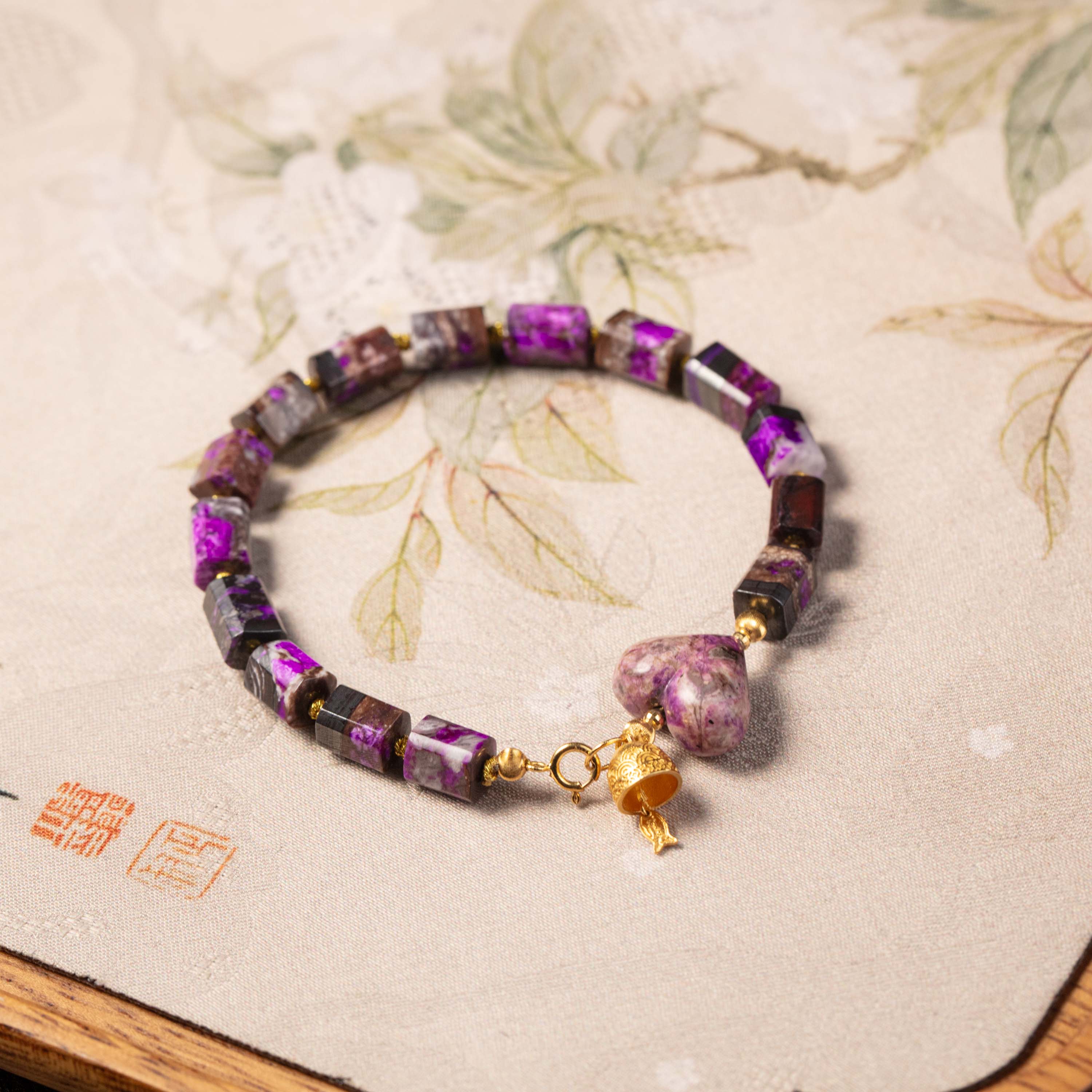 舒俱来火焰丝绒屁桃手链多样性发一约4mm#B1592202