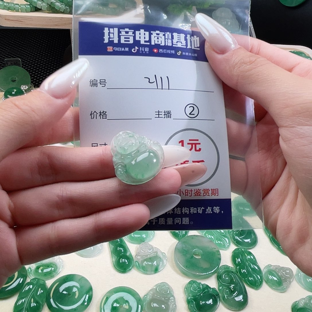 石英质玉未镶嵌颈饰