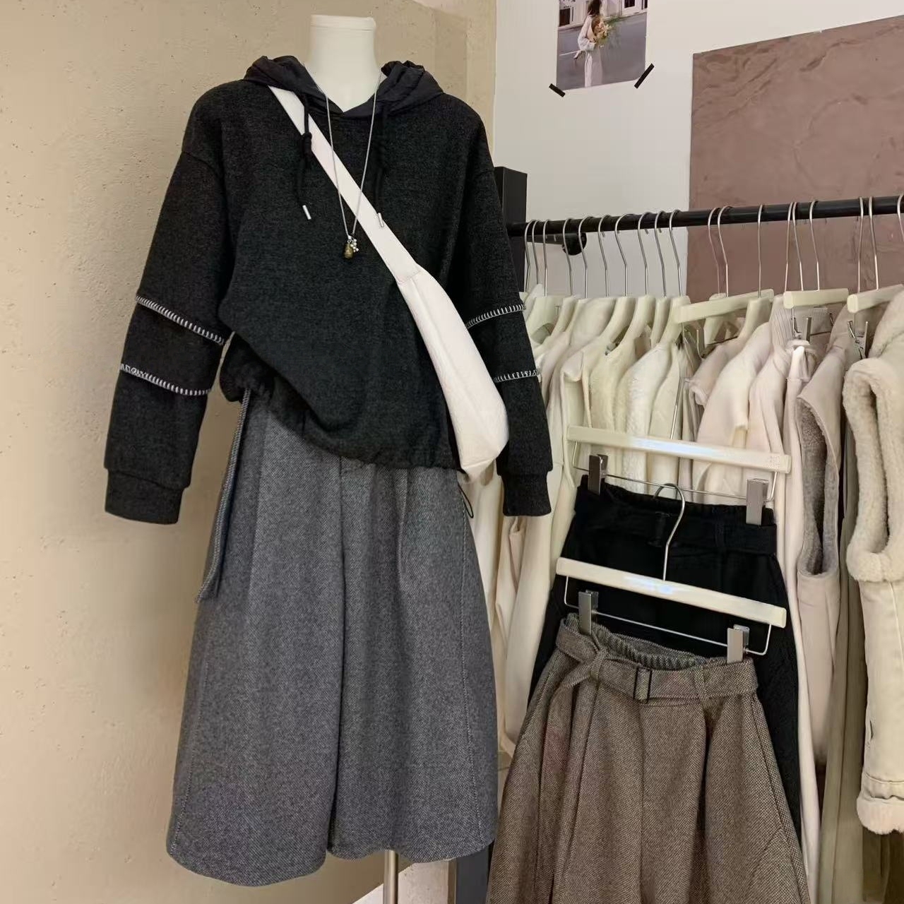 Manmi   仿羊绒绣花边加绒套头帽衫  3078（C4）