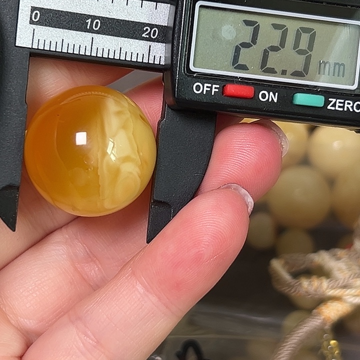 蜜蜡未镶嵌裸石微瑕315