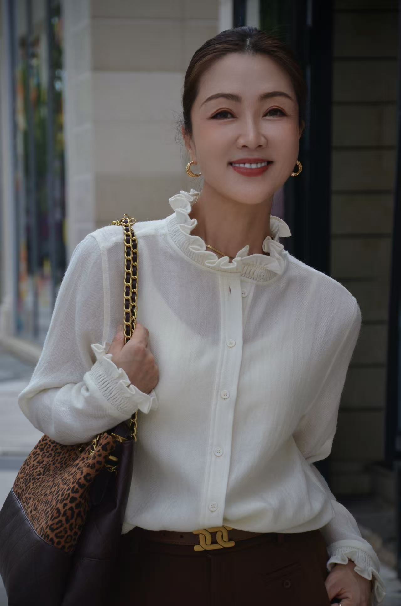 高品质小众设计款打揽工艺纯羊毛木耳边衬衣