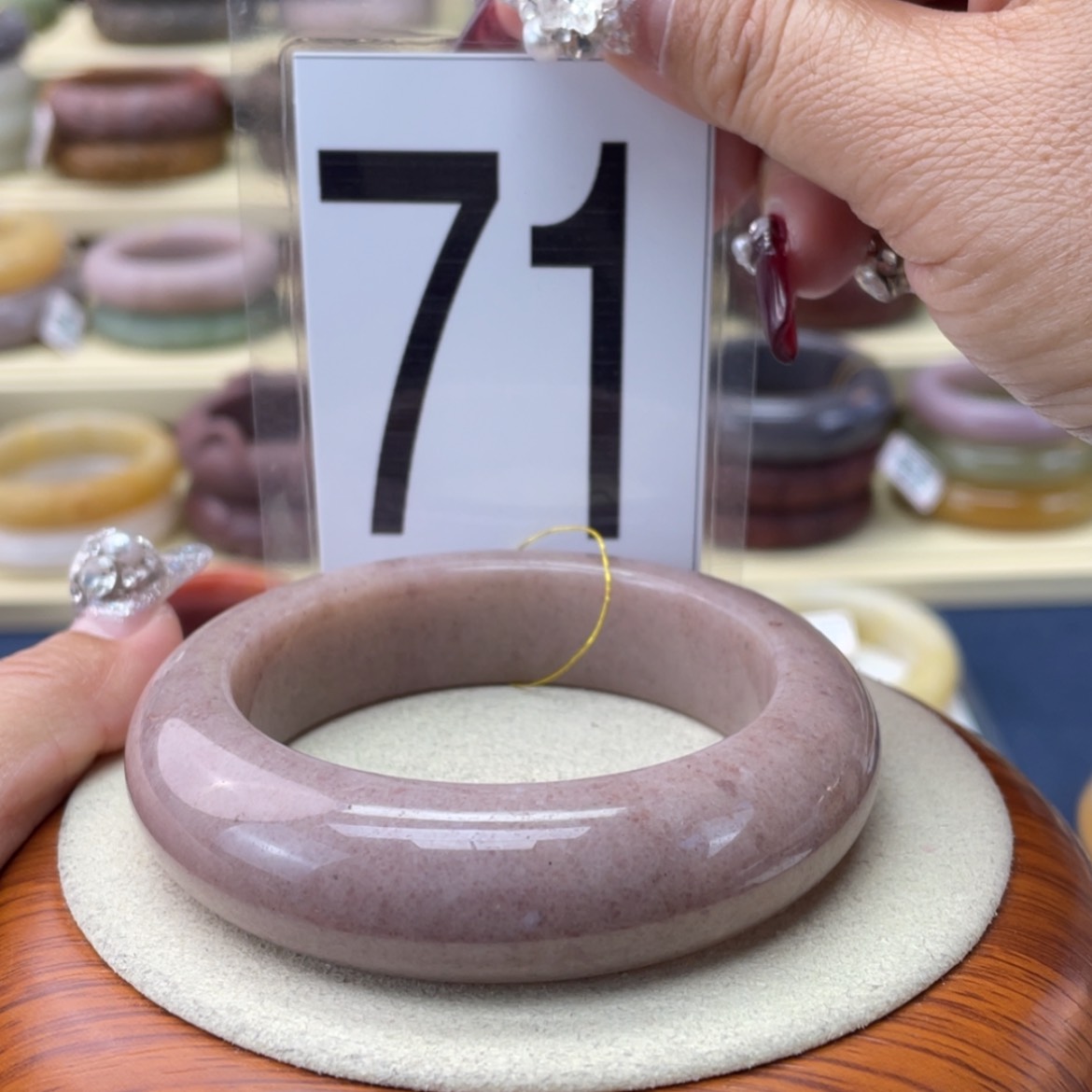 【闪购商品】石英质玉手镯未镶嵌