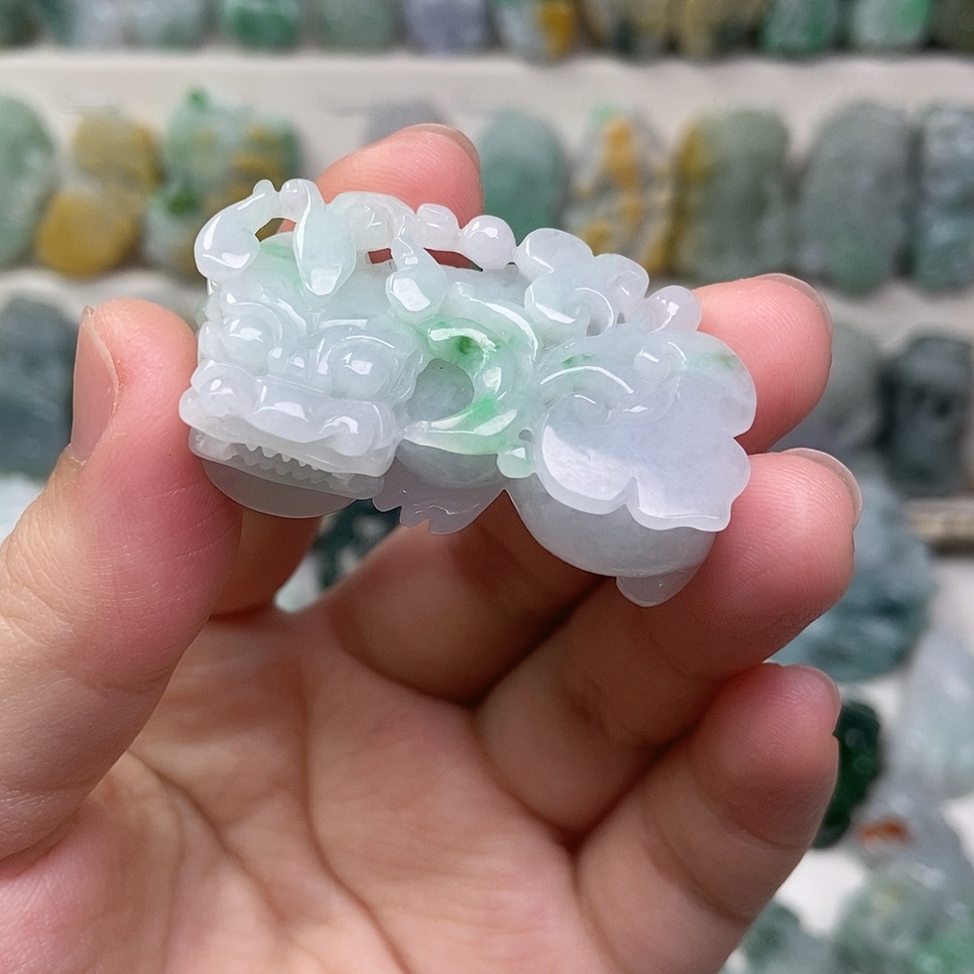 翡翠未镶嵌吊坠(赠链)