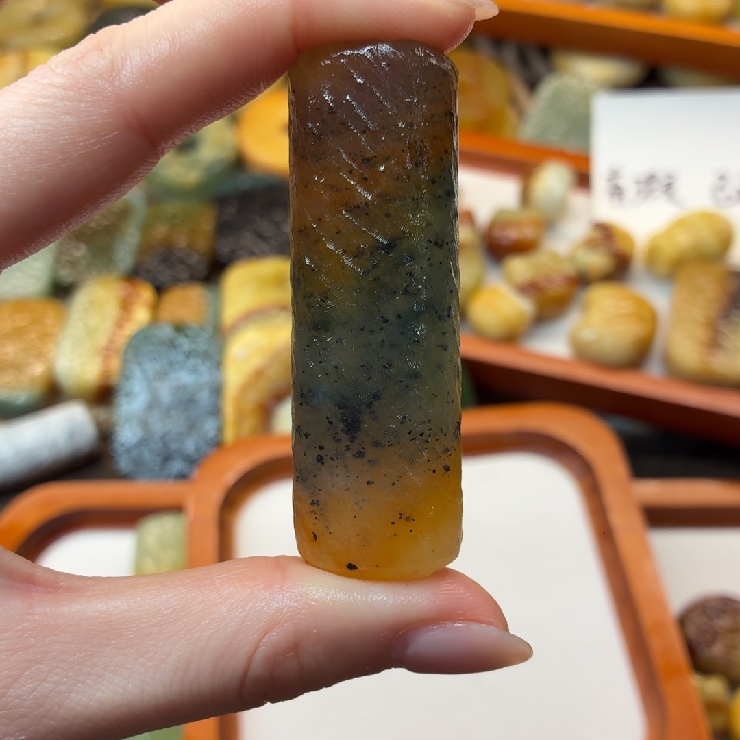 轻****蛇纹石玉未镶嵌颈饰