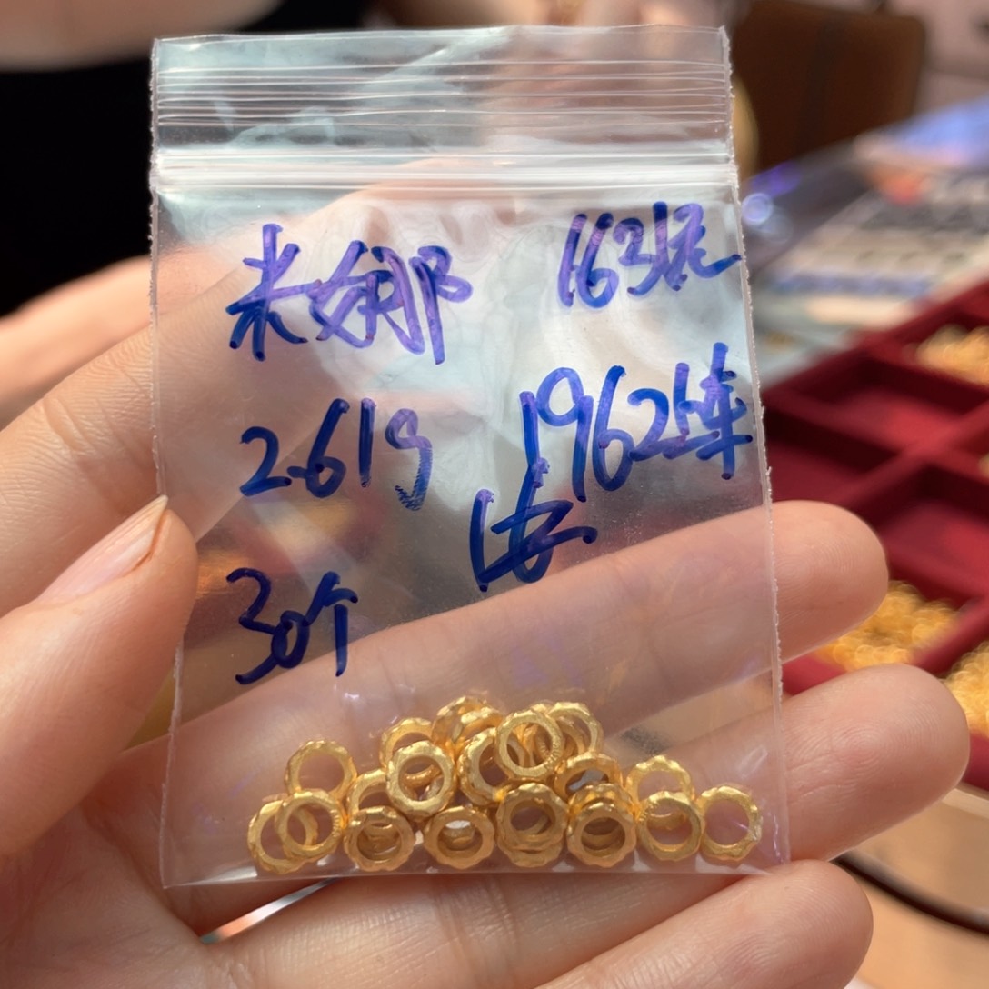 颈饰18K金镶嵌和田玉米*