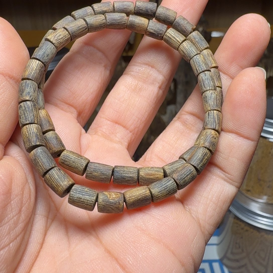 白奇乌身树心油05桶珠7.2克 共两条