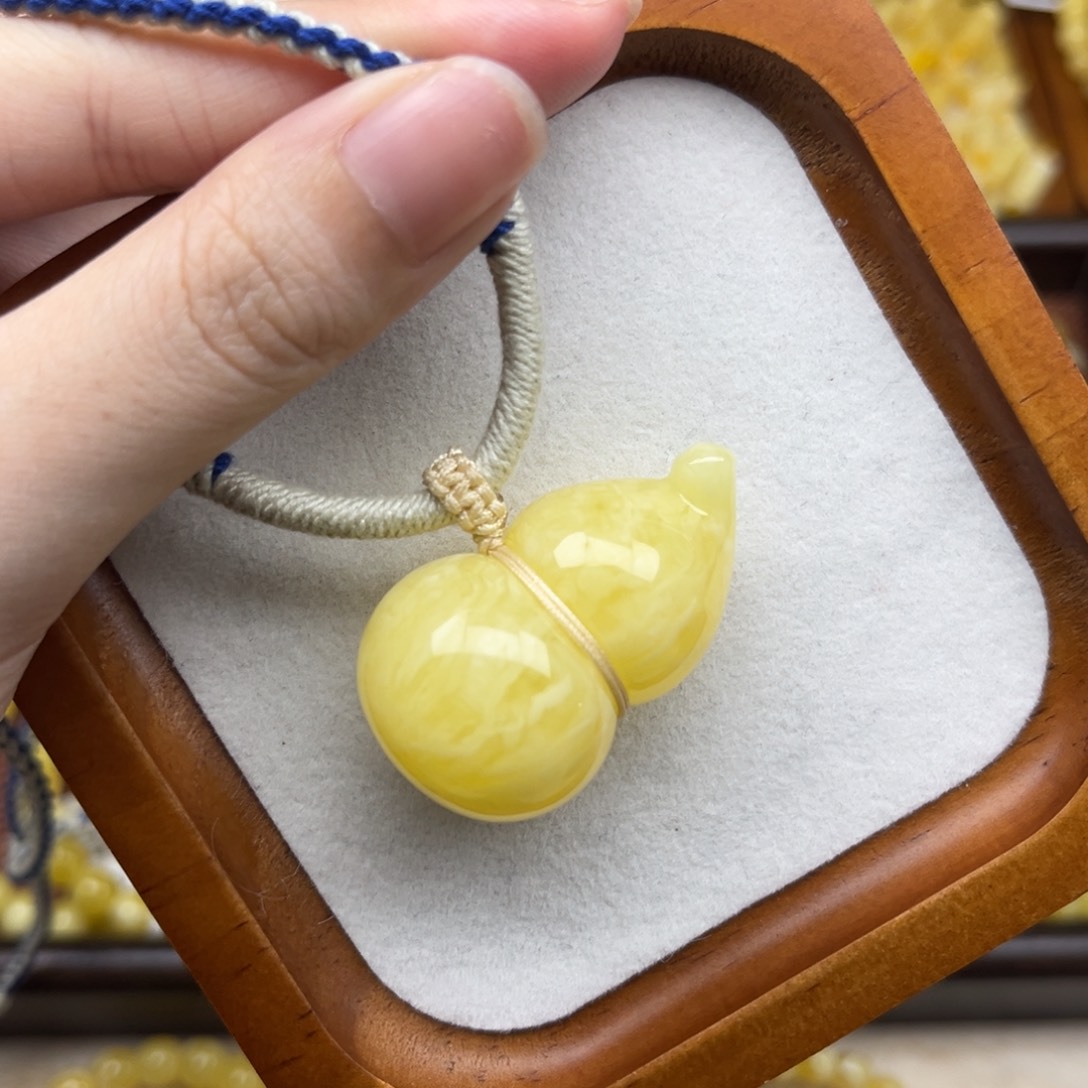 蜜蜡未镶嵌珠宝奇石