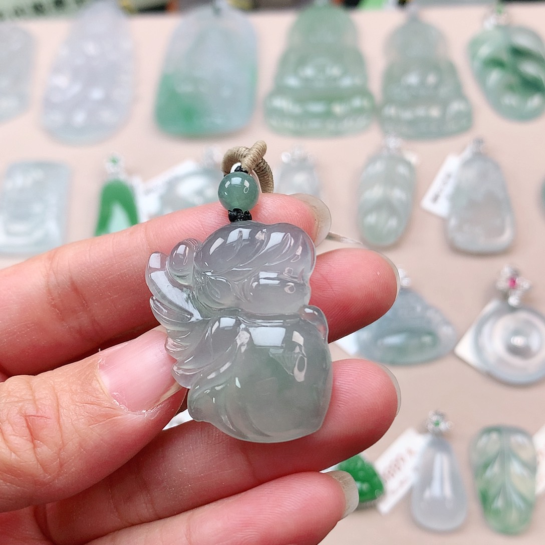 翡翠颈饰未镶嵌仙子