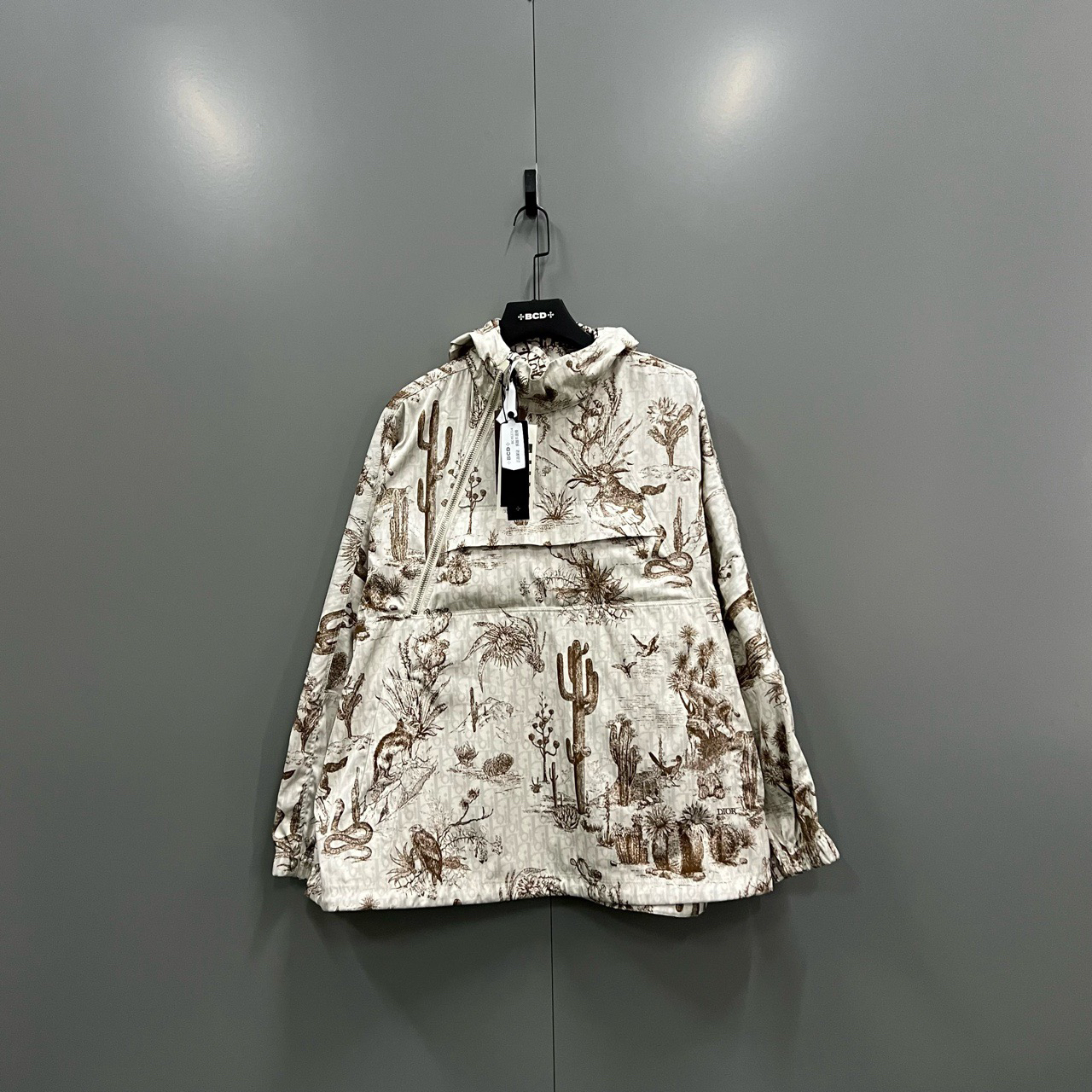 99新 DIOR/迪奥 （jp）121 仙人掌满印斜拉链冲锋衣 48码