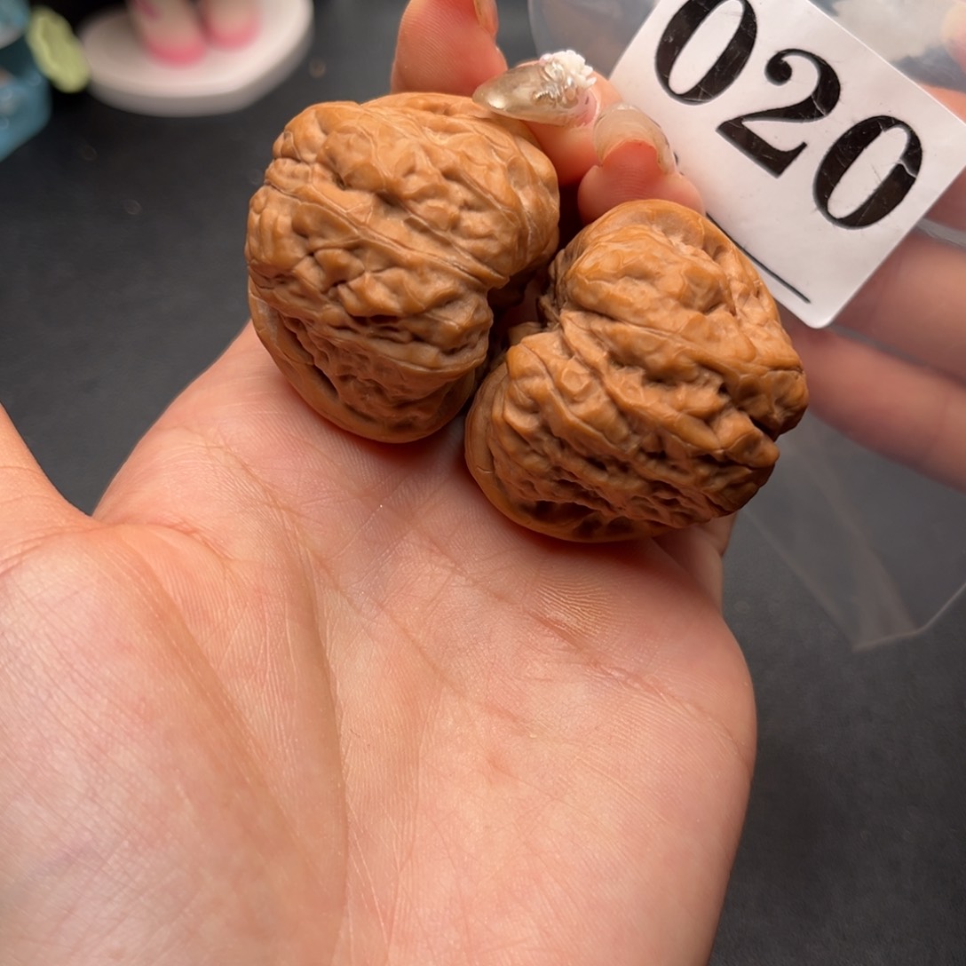 文玩核桃把件肉蛙39凹底红皮