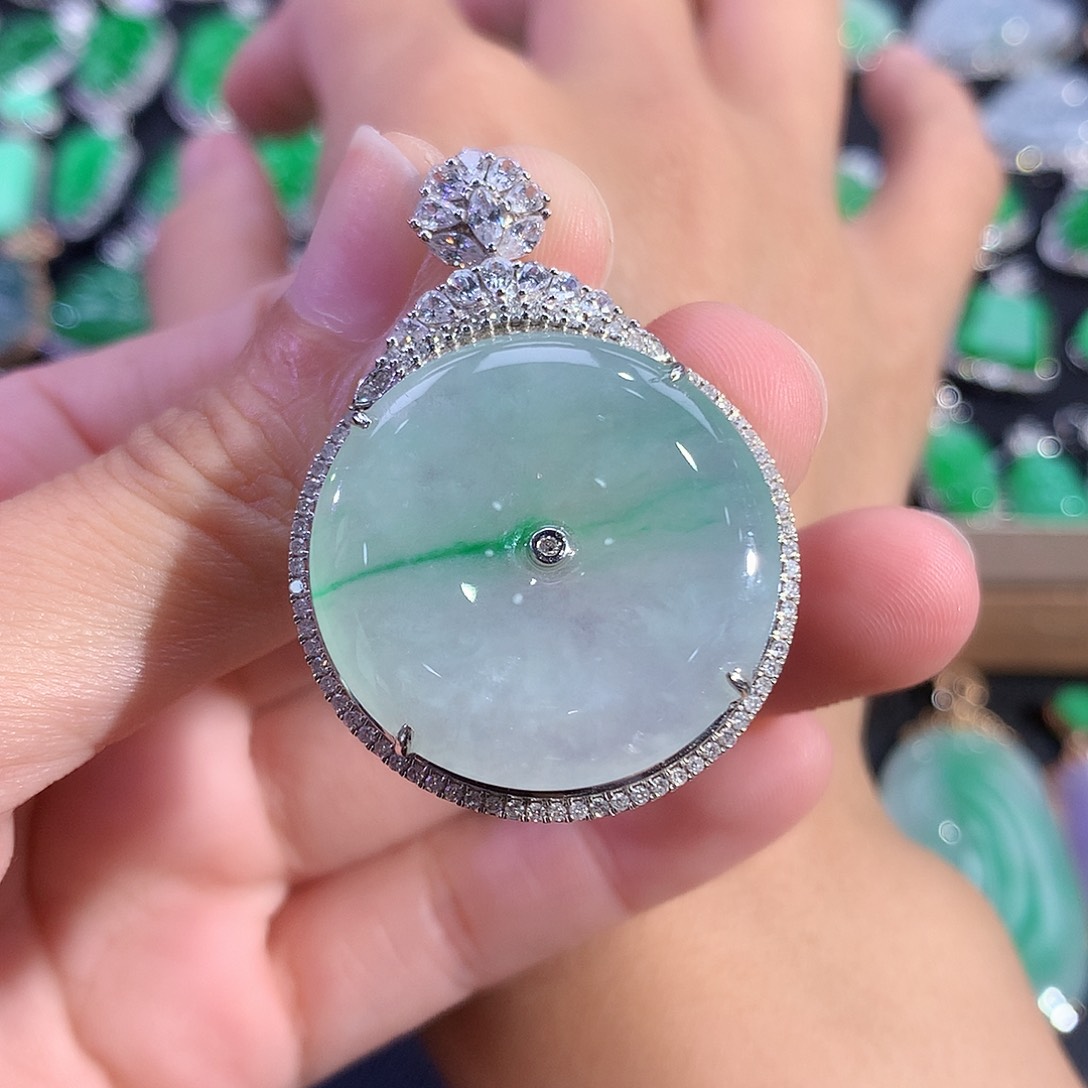 翡翠18K金镶嵌吊坠(赠链)