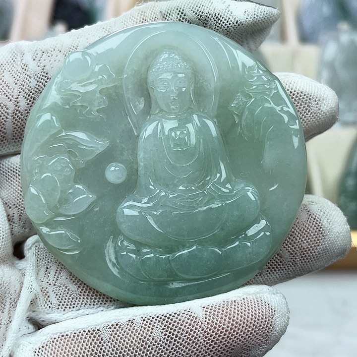 翡翠未镶嵌颈饰大日如来