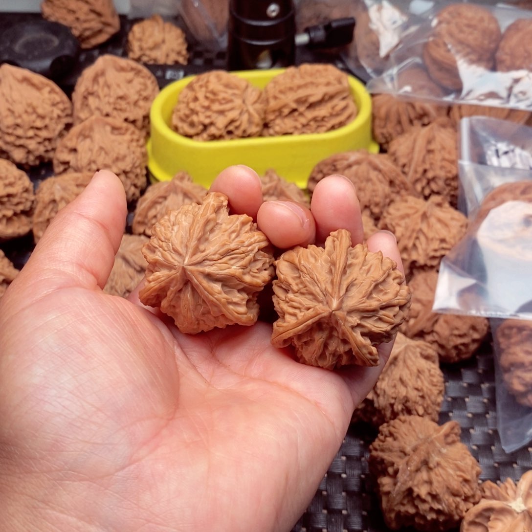 吊坠桃核g***s文玩核桃