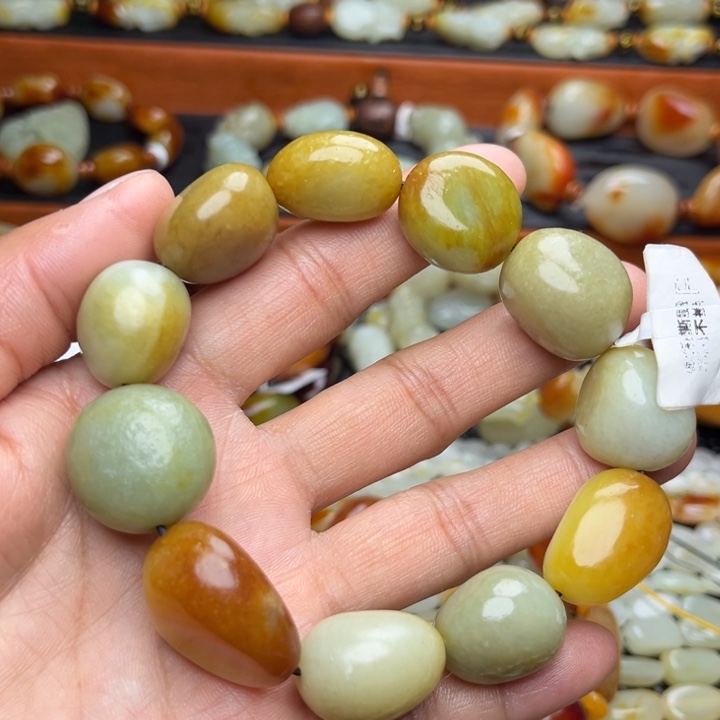 和田玉颈饰未镶嵌