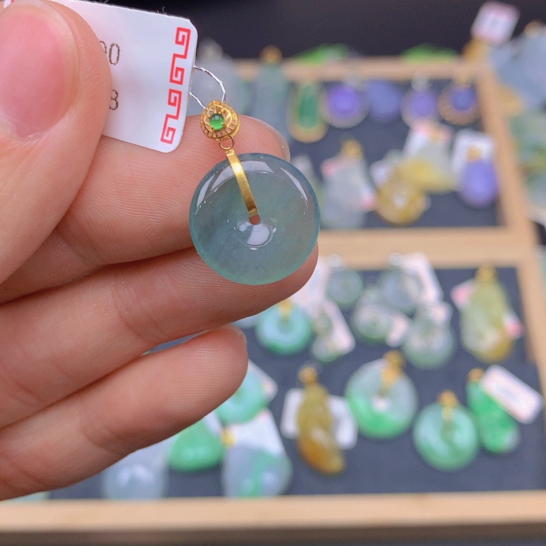 翡翠颈饰18K金镶嵌翡翠