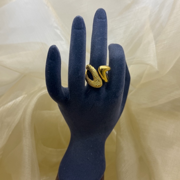 C播 3.2g 足金999 戒指e