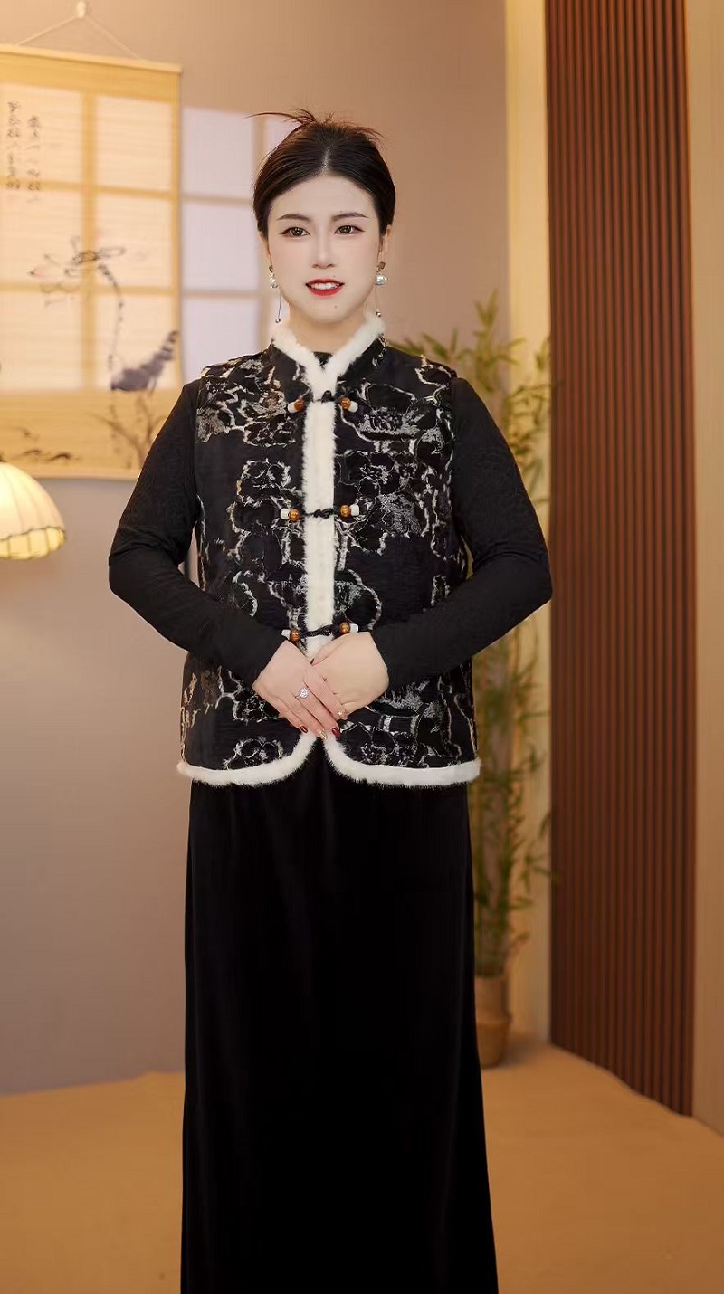 2025中式复古提花盘扣秋冬加绒保暖立领毛边国风无袖马夹