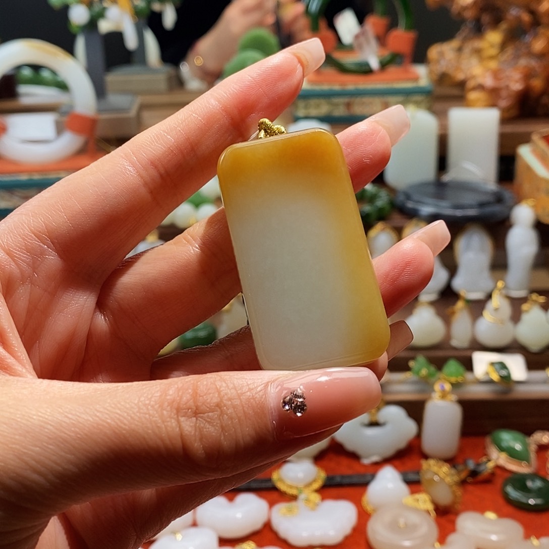 和田玉（糖玉）吊坠(不含链)未镶嵌