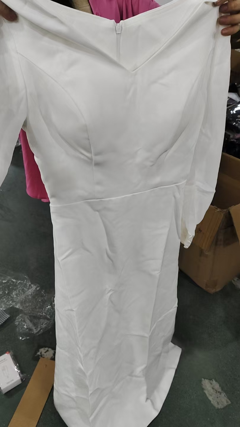 白色纯色长款长袖连衣裙 约110斤