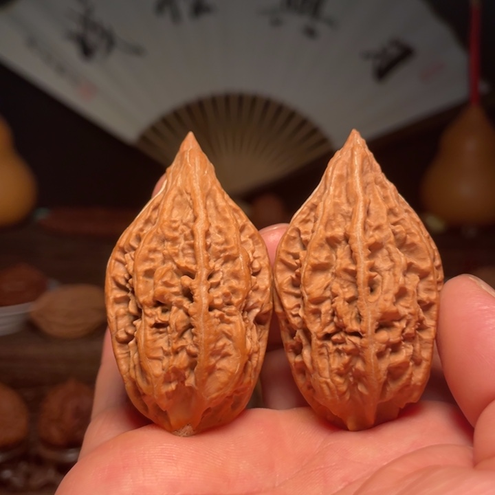 文玩核桃吊坠凤冠