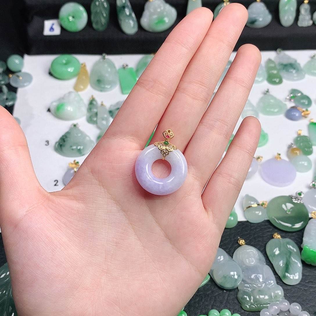 翡翠颈饰未镶嵌翡翠