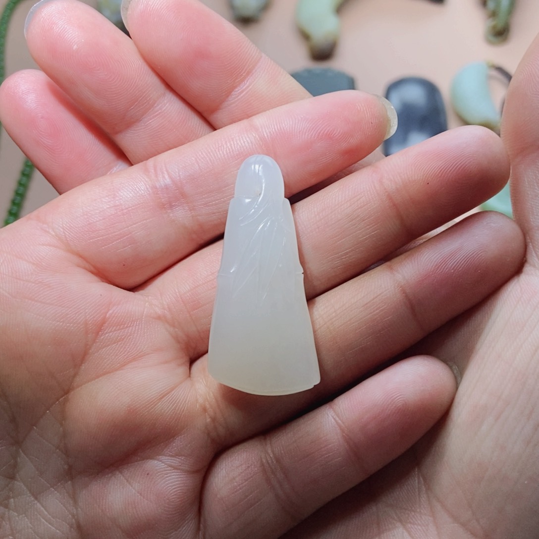 和田玉颈饰未镶嵌定制